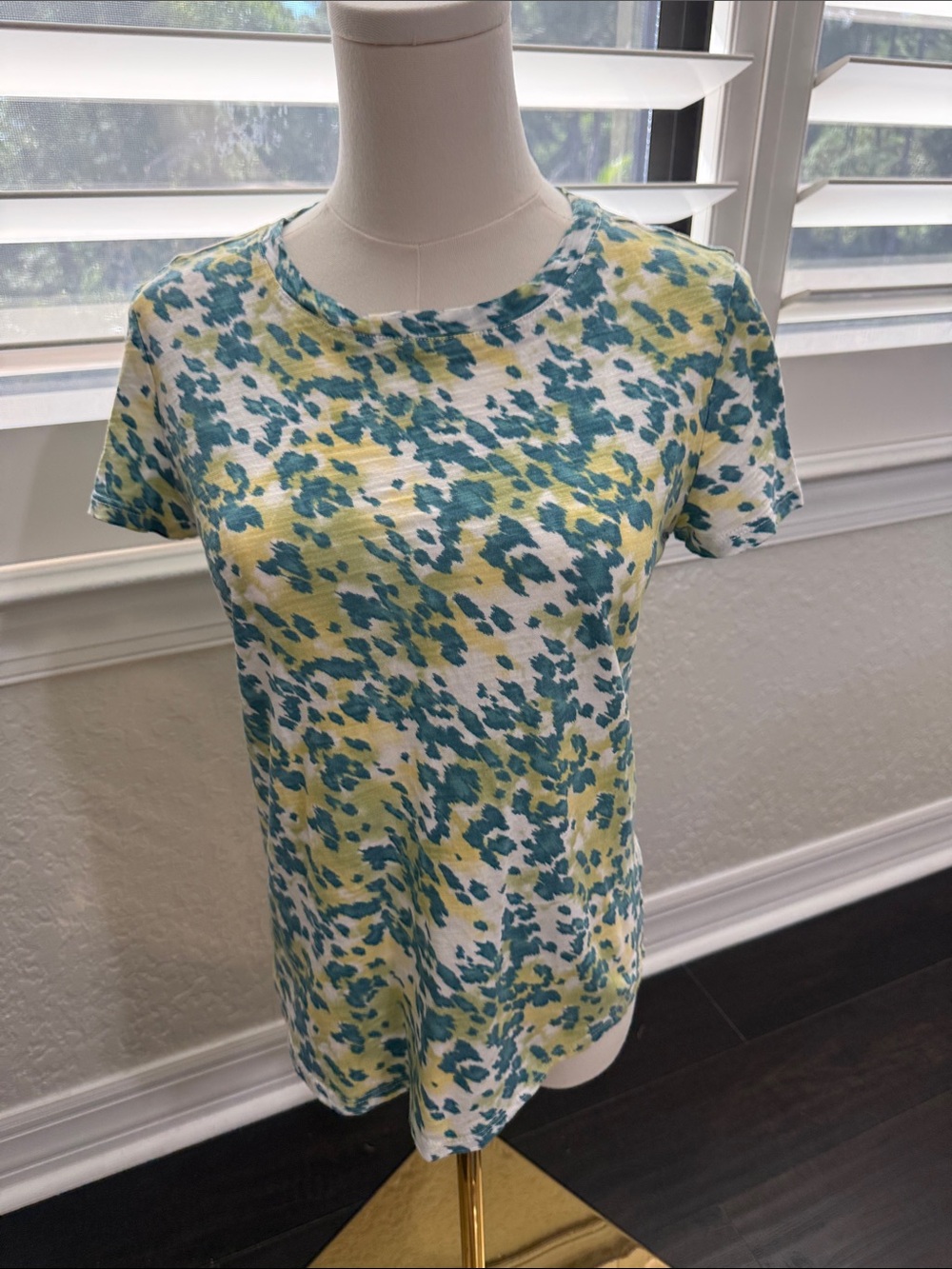 Women’s Blu Sol Short Sleeve Leopard Print Tee in Teal & Yellow